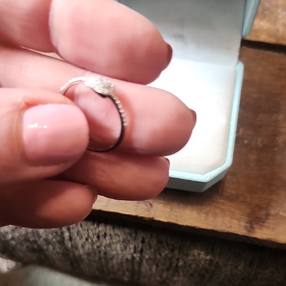 Elegant Silver Ring with Diamond Accents - Picture 4 of 6